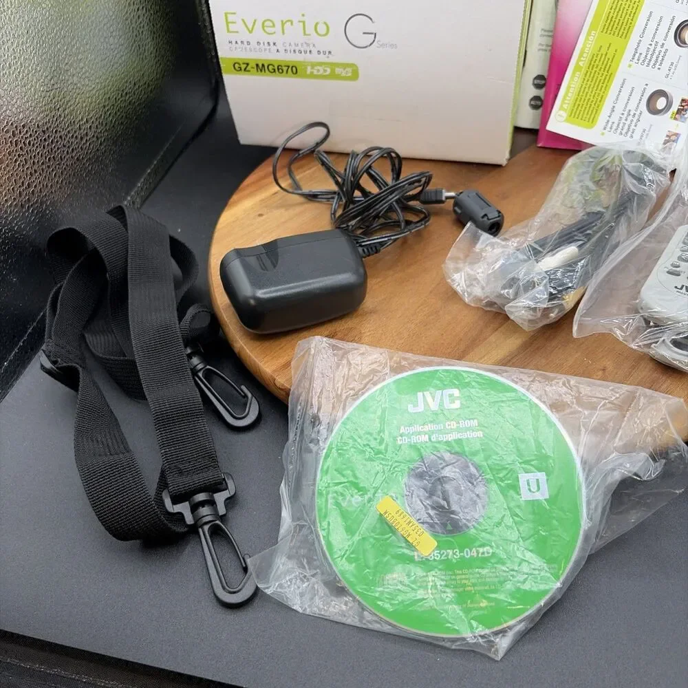 JVC Everio GZ-MG670BU (80GB HDD) Full HD Video Camcorder BUNDLE - WORKS GREAT